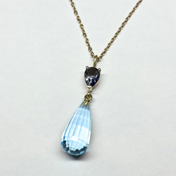 Anhänger, Iolith mit Topas Sky Blue, Stepcut 750/- Gelbgold"